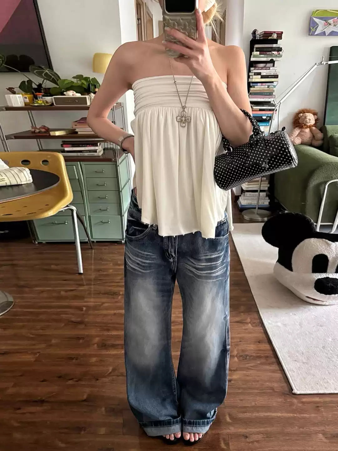 Loose-sleeved short-sleeved T-shirt for women with a slanted shoulder design