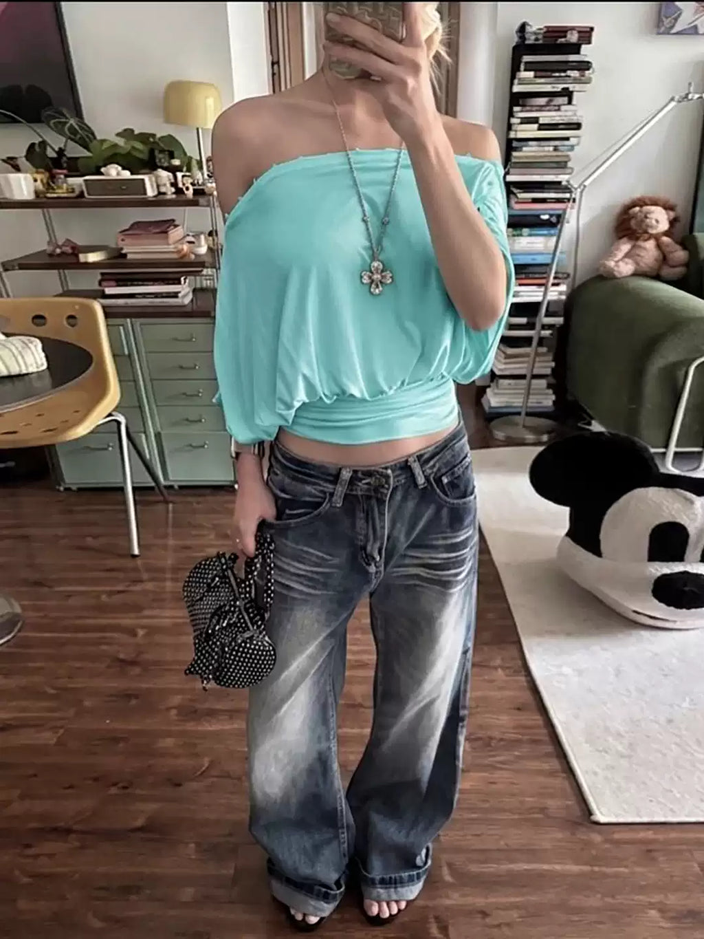 Loose-sleeved short-sleeved T-shirt for women with a slanted shoulder design