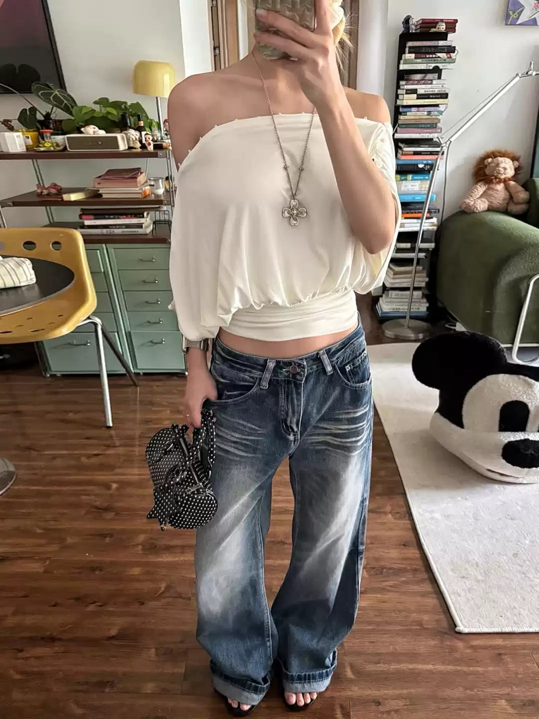 Loose-sleeved short-sleeved T-shirt for women with a slanted shoulder design