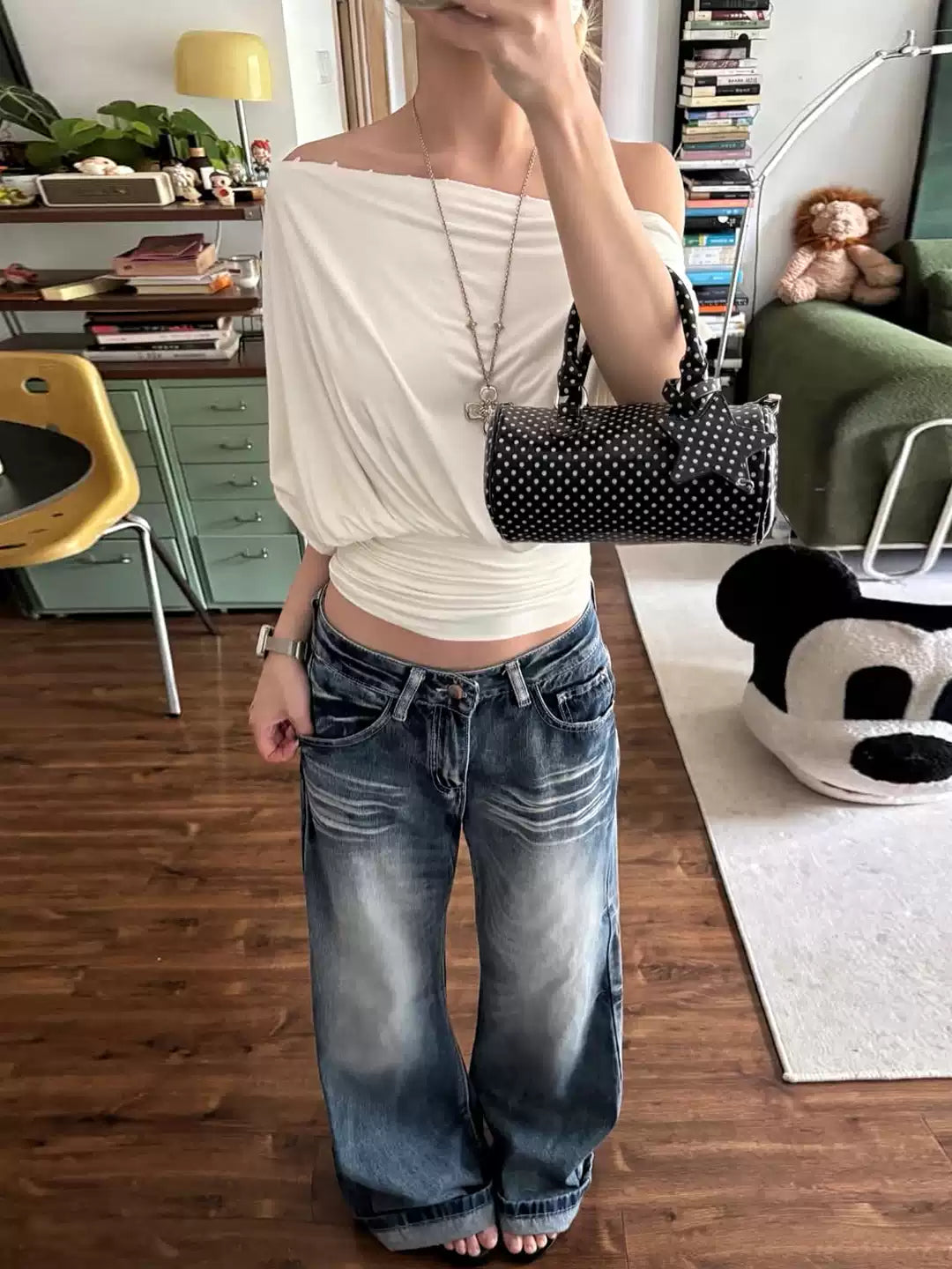 Loose-sleeved short-sleeved T-shirt for women with a slanted shoulder design